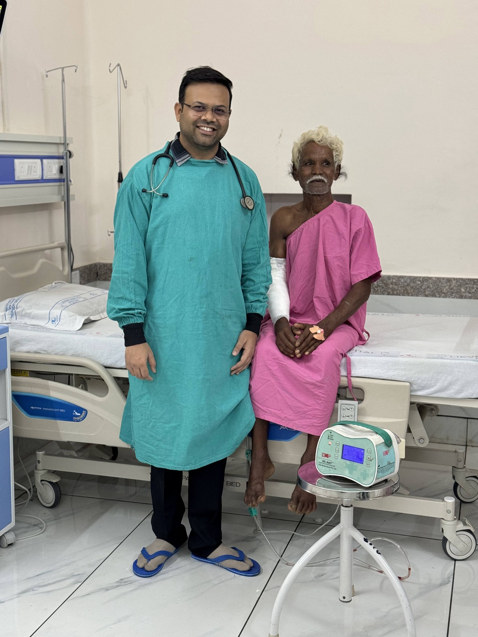 Dr. Vikeerna Bharti with patient at Samford Hospital Ranchi