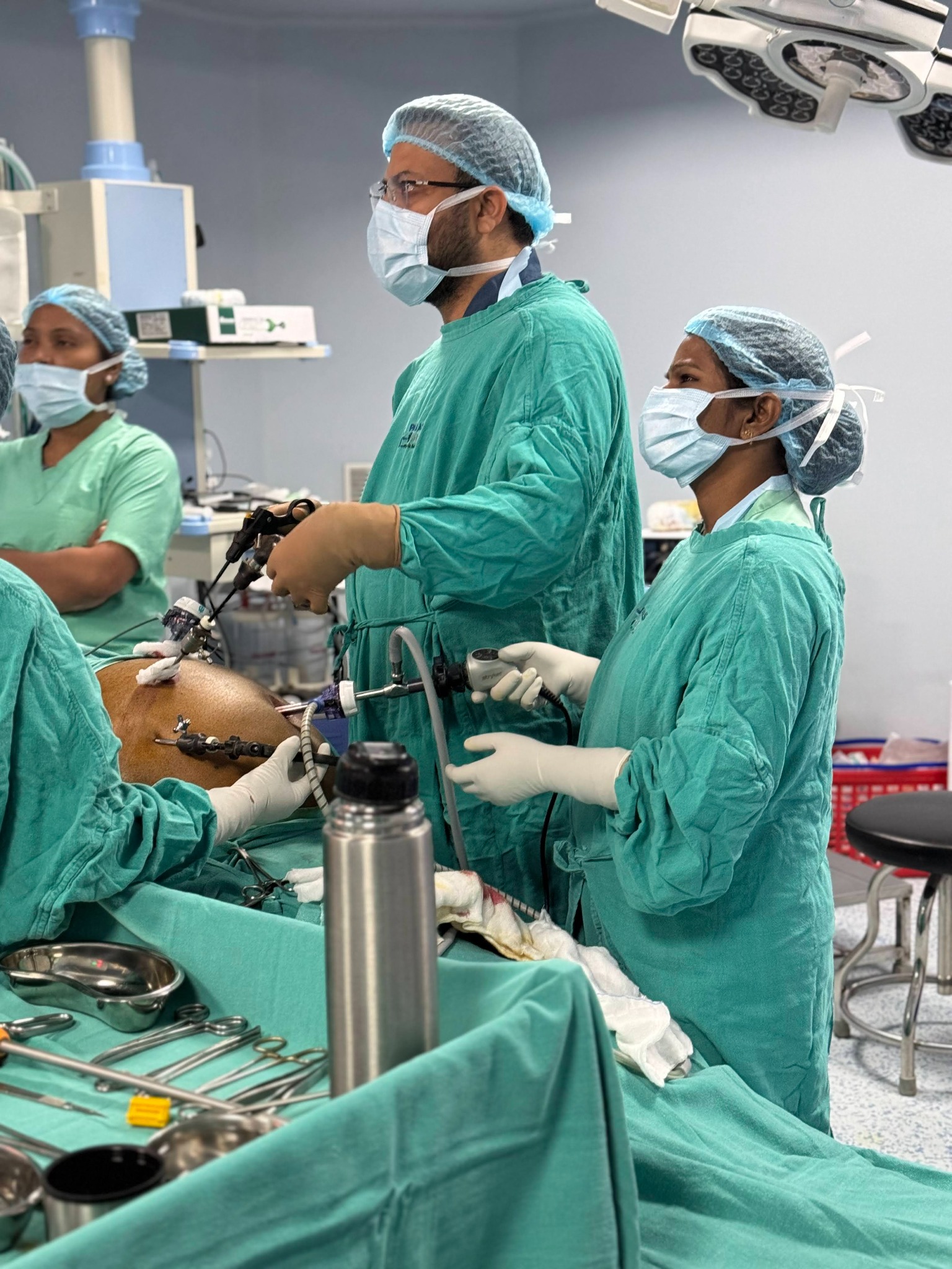 Dr. Vikeerna Bharti performing laparoscopic surgery Ranchi