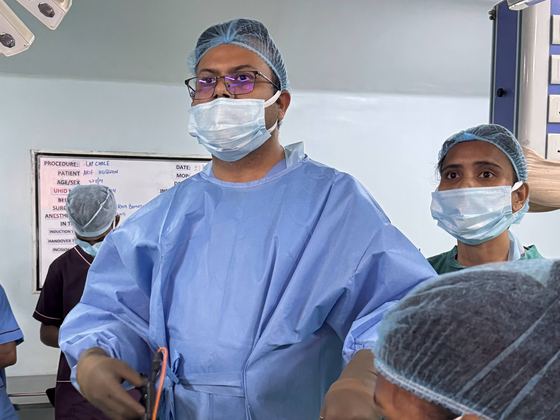Dr. Vikeerna Bharti operating through laparoscopic ports